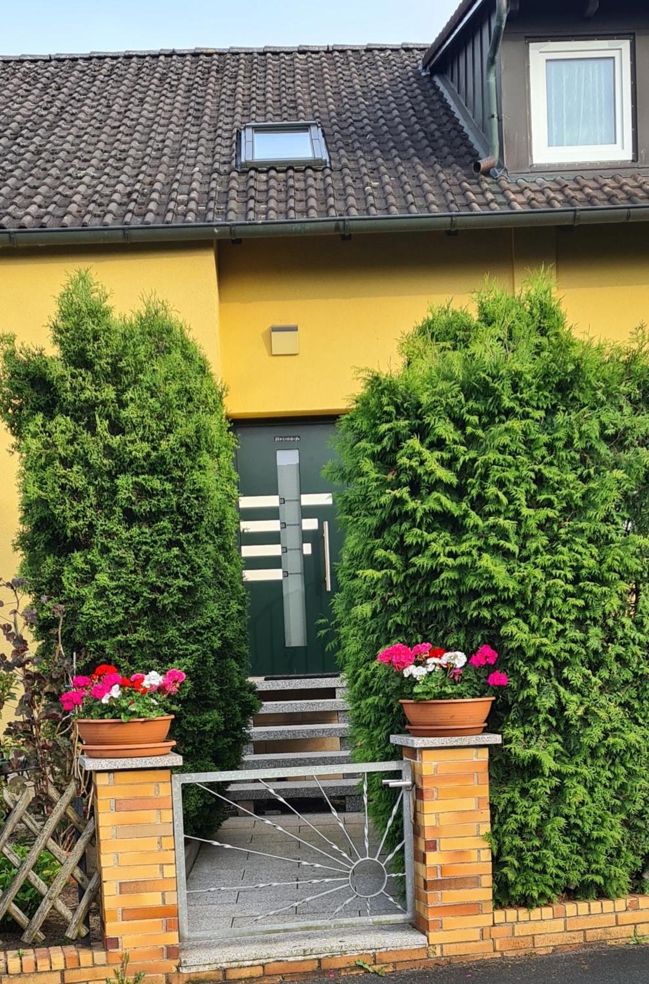 אדלסדורף Gemuetliche 120 Qm Ferienwohnung Mit Balkon מראה חיצוני תמונה