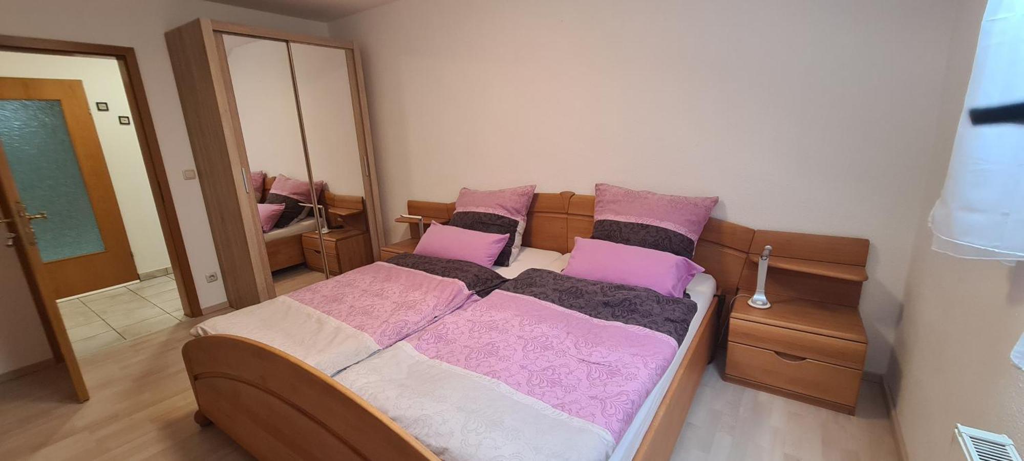 אדלסדורף Gemuetliche 120 Qm Ferienwohnung Mit Balkon מראה חיצוני תמונה