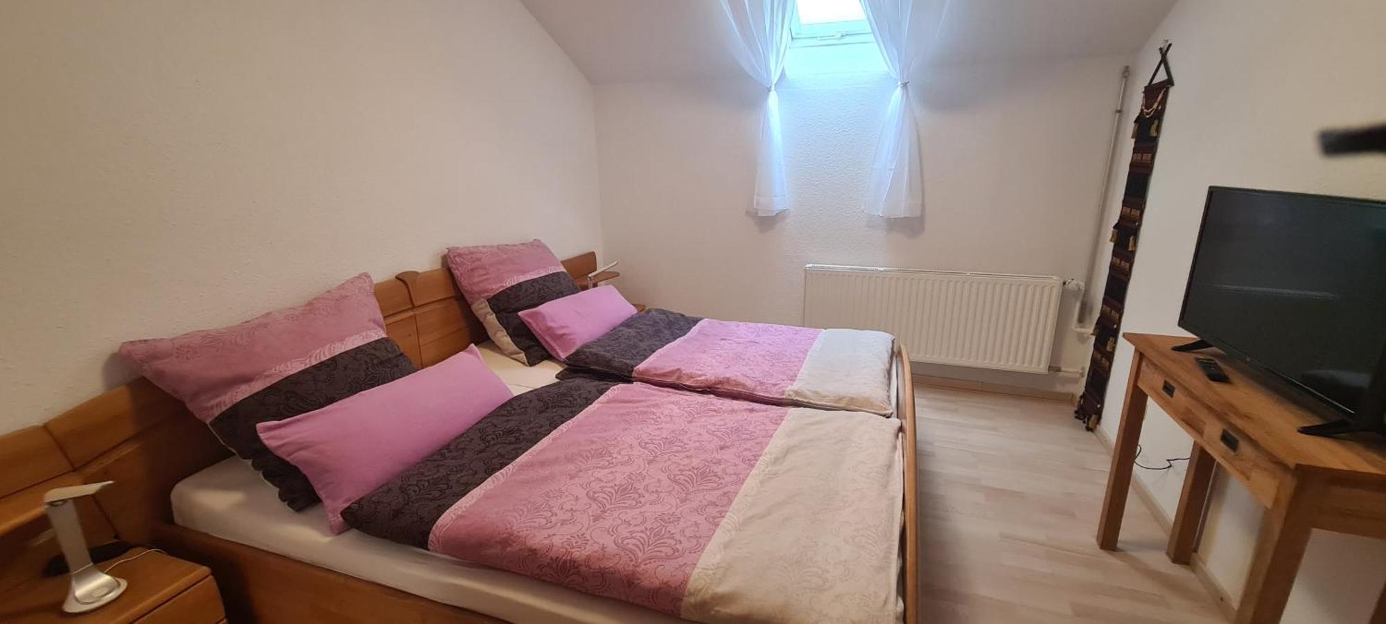 אדלסדורף Gemuetliche 120 Qm Ferienwohnung Mit Balkon מראה חיצוני תמונה